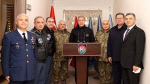 Milli Savunma Bakanı Akar, Batman Valiliğini ziyaret etti