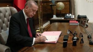 Cumhurbaşkanı Erdoğan imzaladı! Hazine ve Maliye Bakanlığında kritik görev değişimi!