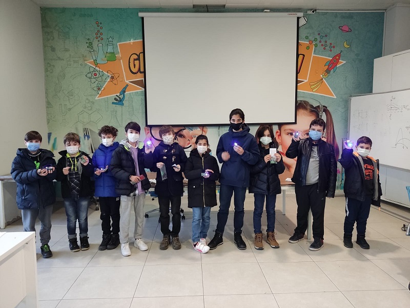 Küçük mucitler kendi radyolarını üretti