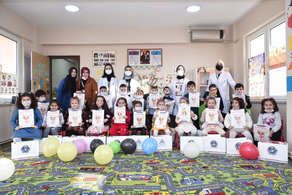 Ana Kucağı’nda karne sevinci