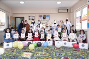 Ana Kucağı’nda karne sevinci