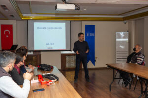 Sahne tasarımcılarına ‘yüksekte çalışma’ eğitimi