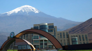 Dekan yardımcısının eşi aynı fakülteye öğretim görevlisi yapıldı