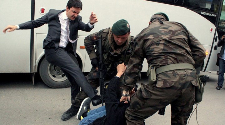 Almanya’da tekmeci diplomat Yusuf Yerkel’e protesto mitingi düzenlenecek