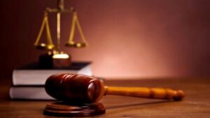 Memur eş için yoksulluk nafakası kararı