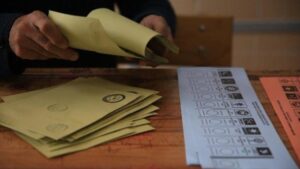 Bu anket belki de ilk defa yapılıyor! Katılımcıların yüzde 75’i seçimlerde parmak boyasına dönülmesini istiyor