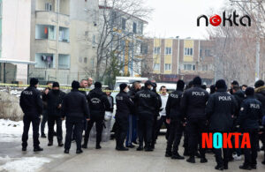 Yıldırım Belediyesi, Çınarönü Mahallesi 4. Akarsu Sokak’ta bulunan 5 katlı ruhsatsız yapının yıkımını gerçekleştirdi