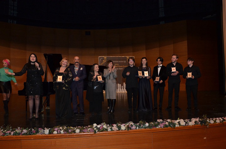 Piyanonun yıldızları Bursa’da sahne aldı