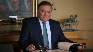 Bahçeşehir Okulları sahibi Yücel’in tweetleri şaşkına çevirdi: Apar topar silip yeniden paylaştı!