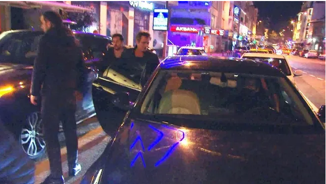 Teoman’ın da bulunduğu ünlü kafeye silahlı saldırı