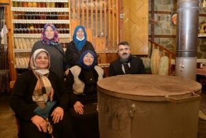 Başkan Yılmaz Yıldırım’ı mahalle mahalle geziyor