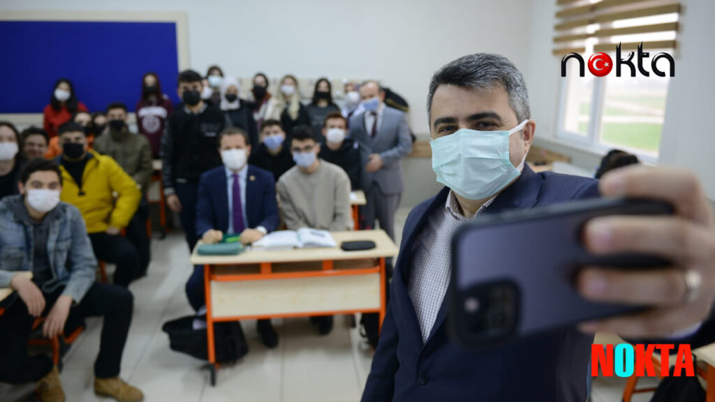 Bursa’da Başkan Yılmaz haftanın ilk mesaisine öğrencilerle başladı