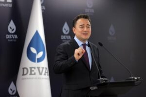 Ali Babacan, Rusya-Ukrayna krizinde rengini belli etti: Ukrayna’nın toprak bütünlüğünün korunması gerekiyor