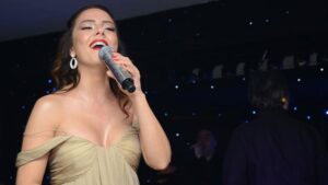 Ebru Gündeş’in yeni sevgilisiyle ilgili Bahar Candan detayı magazin camiasında çok konuşulacak