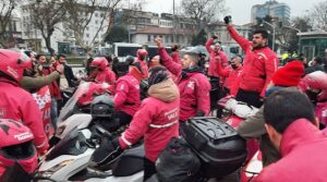 Yemeksepeti motokuryelerinden Nevzat Aydın’a: Depolar senin olabilir ama mahalleler bizim