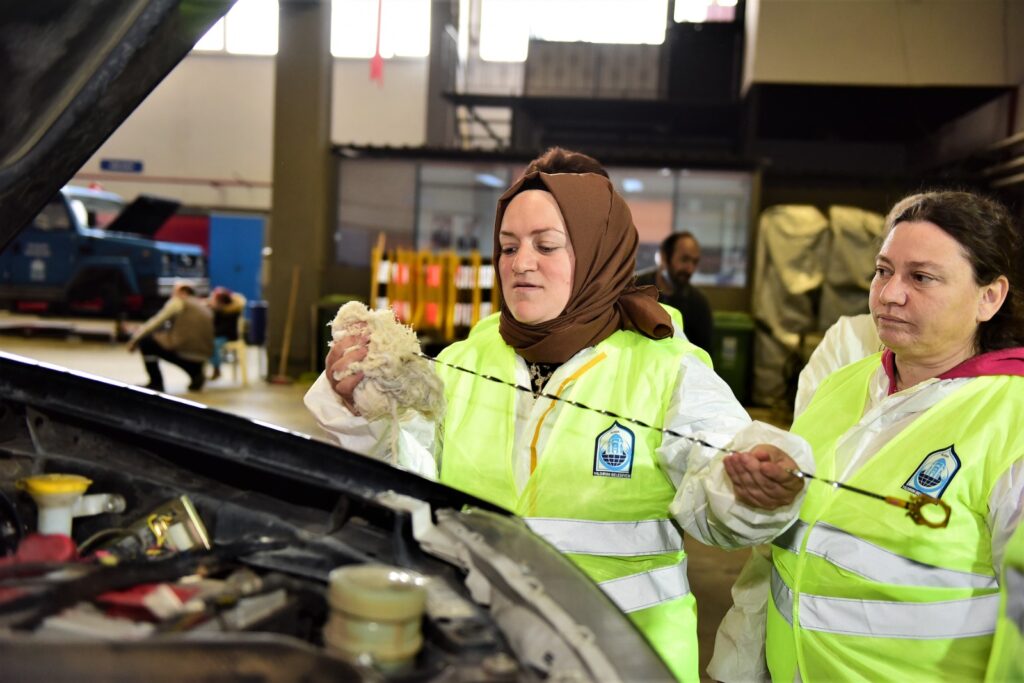 Yıldırım’da kadın sürücülerin yolu açık