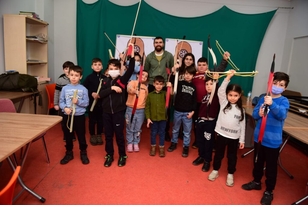 Yıldırım’da çocuklara ücretsiz okçuluk eğitimi