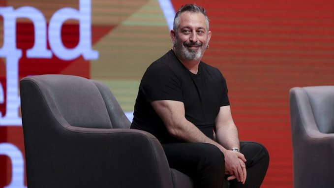 Cem Yılmaz gönlünü 21 yaş küçük rol arkadaşına kaptırdı!