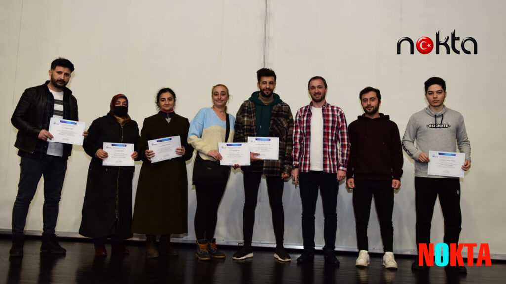 Dijital pazarlama akademisi mezunlarını verdi