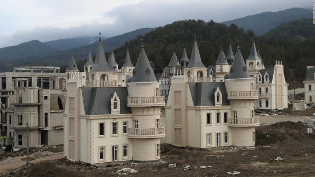 Bu şatolar Araplar için yapıldı ancak 11 yıldır tamamlanamıyor