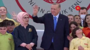 Cumhurbaşkanı Erdoğan’dan çocuklara: Yetki sahibi olunca sakın ola kirlenmeyin