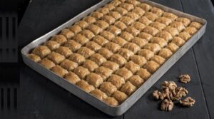 AKP’li belediyenin 6 bin kiloluk baklava ihalesi AKP’li isme gitti