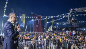 Ankaragücü şampiyonluk kutlamasında konuşan Fuat Oktay taraftarlar tarafından yuhalandı