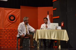 Eyvah Deliriyorum Ben Haberin Olsun Tiyatro oyunu kahkahaya boğdu