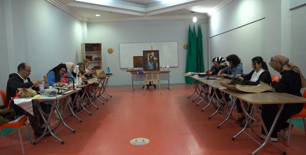 Yıldırım’da deri sanatının incelikleri öğretiliyor