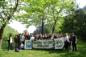 Başkan Yılmaz’dan gençlerle doğa yürüyüşü