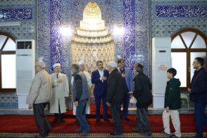 Başkan Oktay Yılmaz bayramı Davutdede Camii’nde karşıladı