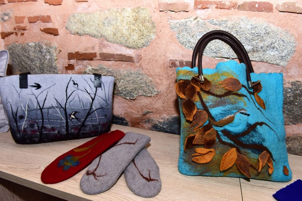 Yıldırımlı kadınların elinden keçe sanatı