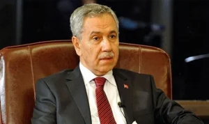 Bülent Arınç’tan 19 Mayıs’ta dikkat çekici çıkış: AKP’yi gençler üzerinden eleştirdi