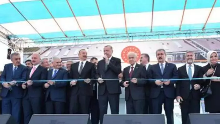 Devlet Bahçeli Mustafa Destici’ye elini vermedi