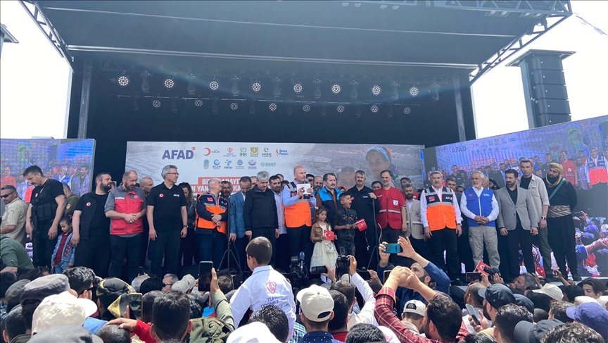 Bakan Soylu, İdlib’de yıl sonuna kadar 100 bin evi bitireceğiz