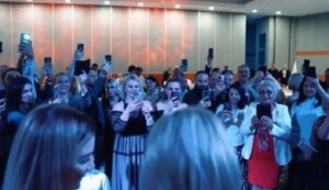 Bu davetin bedeli ağır oldu: 100 dolar verdiler milyon dolarlık vurgun yaptılar…