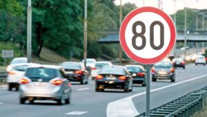 Otoyollarda otomobil hız sınırları yükseltildi