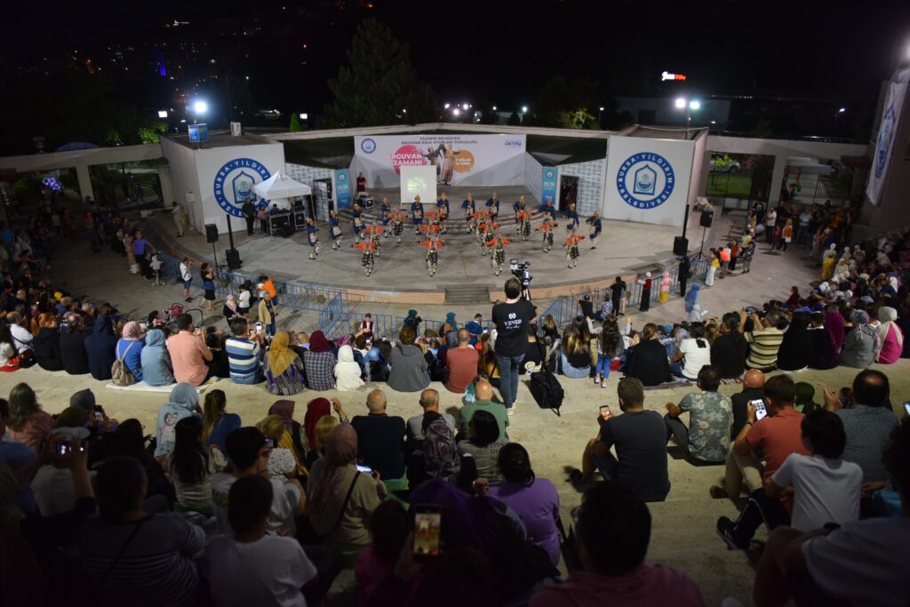 Yıldırım’da ‘Erguvan Zamanı’ coşkusu