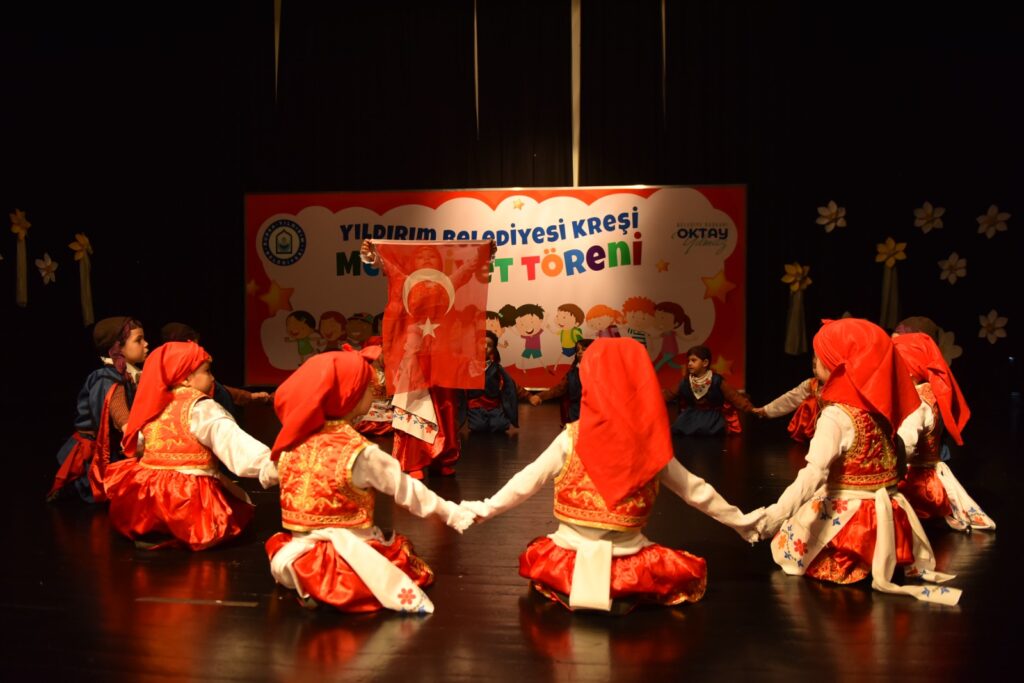 Yıldırımlı miniklerin mezuniyet heyecanı