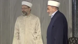 Ulu Önder Atatürk’e hakaret eden Mustafa Demirkan’la Ali Erbaş aynı karede