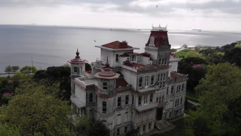 Çiftçiler ailesine ait Ragıp Paşa Köşkü icradan satışa çıktı