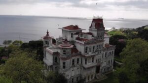 Çiftçiler ailesine ait Ragıp Paşa Köşkü icradan satışa çıktı