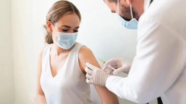 Dördüncü doz aşı randevuları açıldı! Kimler aşı olabilecek?