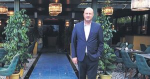 Ünlü galerici tutuklanmak üzereyken adliyeden kaçtı