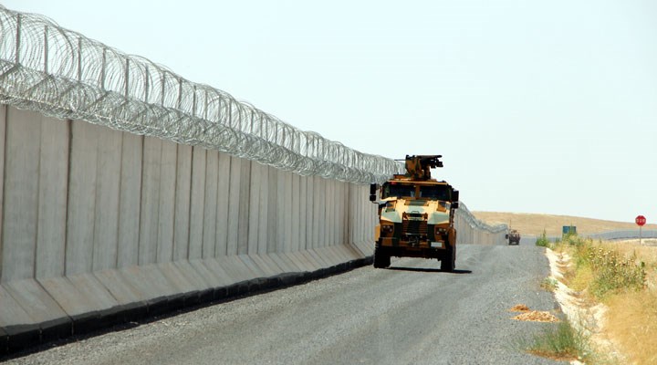 Duvarı yandaşa ördürüyorlar