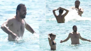 Fırat Çelik güzel şarkıcıyla Çeşme tatilinde