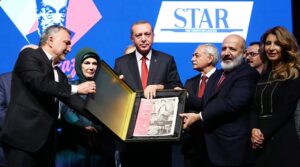 Hem Erdoğan’a hem paraya âşık!