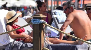 Tuvana Türkay ve İzzet Antebi tatilde sobelendi