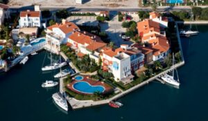 Alaçatı Port imar planı iptal edildi