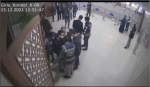 AKP İlçe Başkanı Mehmet Yılmaz polislere saldırdı